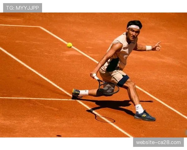 中国球员布云朝克特不敌德米纳尔，巡回赛挑战持续。