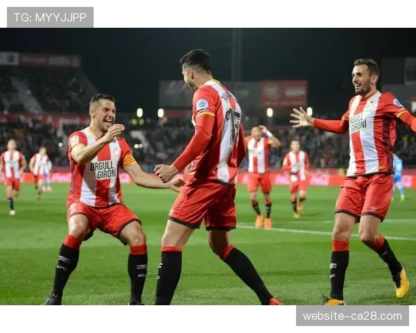 丘斯特两黄变红离场，埃尔切十人坚守平局